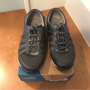 Dansko Honor Wide Suede Charcoal/Metallic, size 37W